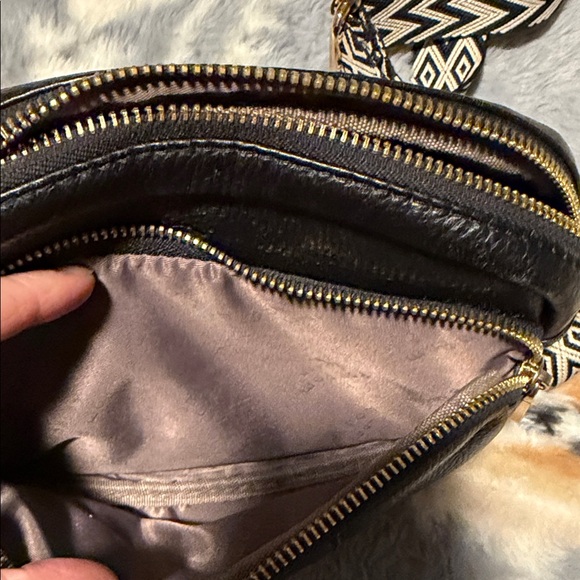 Elegant Black Leather Crossbody Bag - Picture 5 of 6